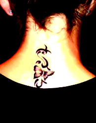 tatouage nuque maori
