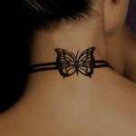 tatouage papillon nuque